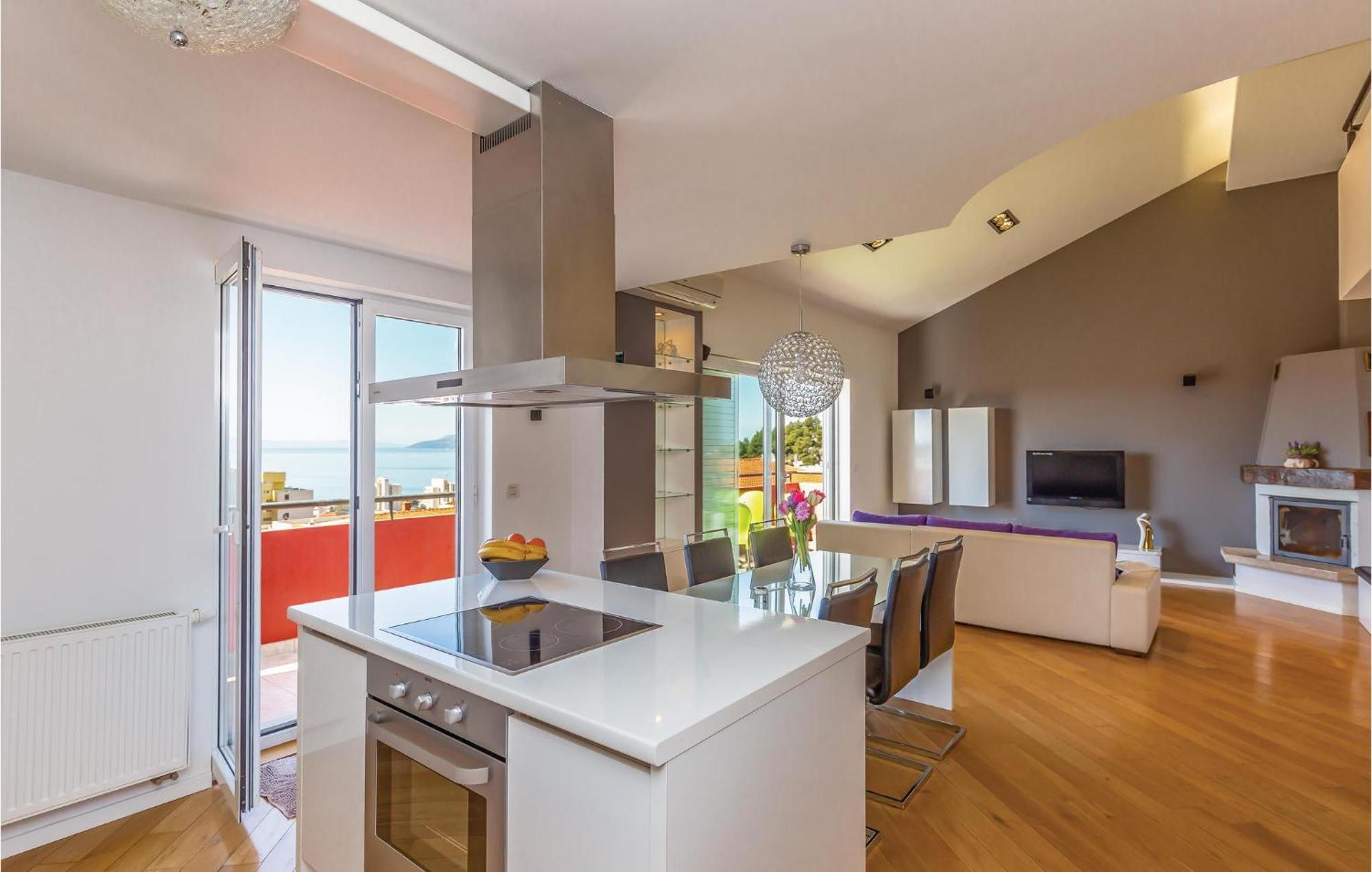Lovely Apartment In Makarska With Kitchenette Dış mekan fotoğraf