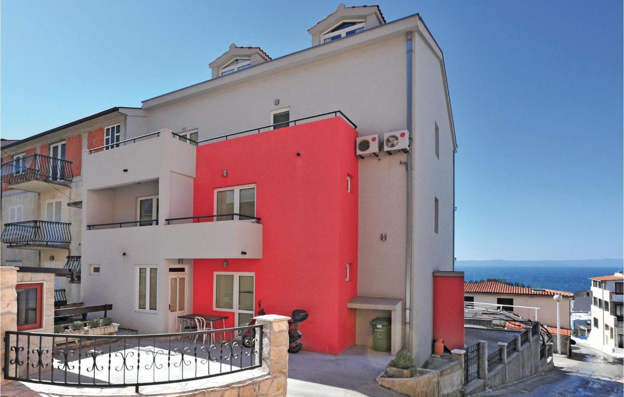 Lovely Apartment In Makarska With Kitchenette Dış mekan fotoğraf