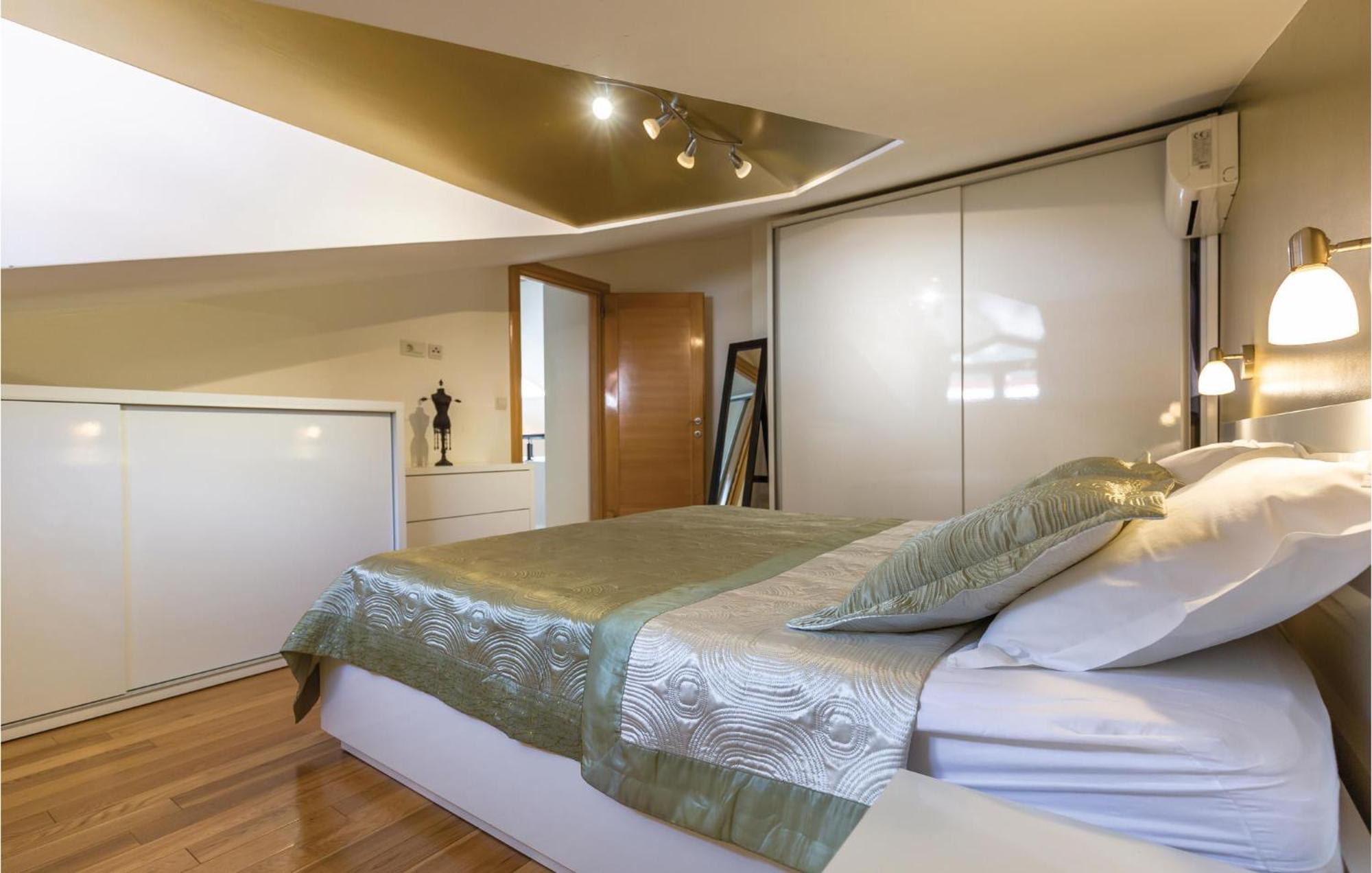 Lovely Apartment In Makarska With Kitchenette Dış mekan fotoğraf