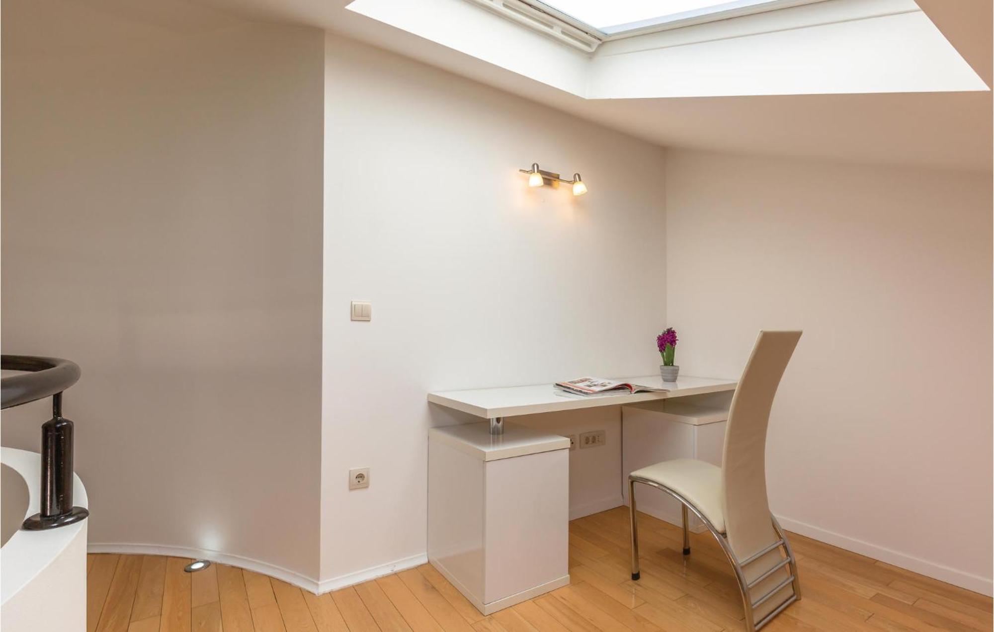 Lovely Apartment In Makarska With Kitchenette Dış mekan fotoğraf
