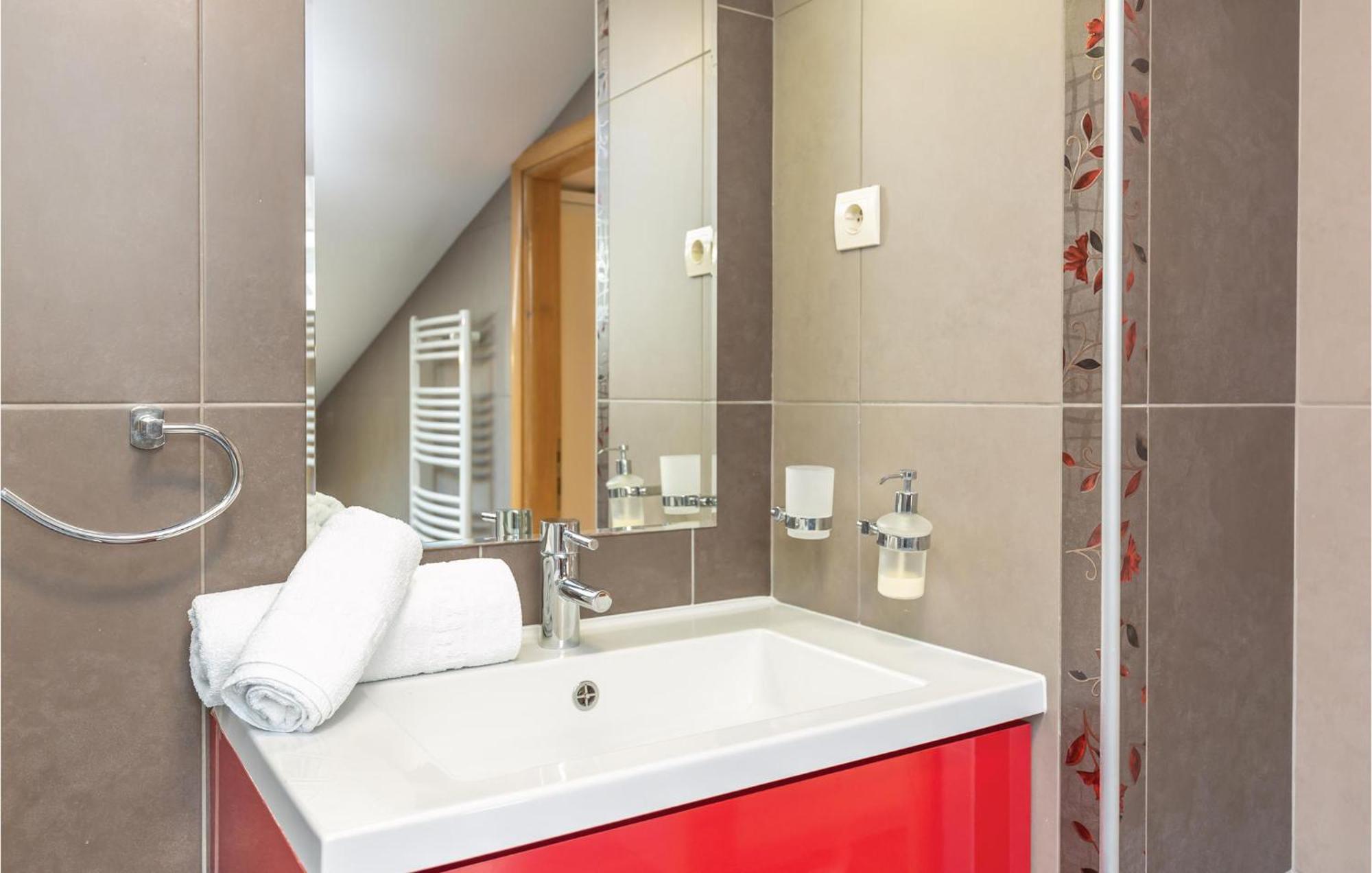 Lovely Apartment In Makarska With Kitchenette Dış mekan fotoğraf