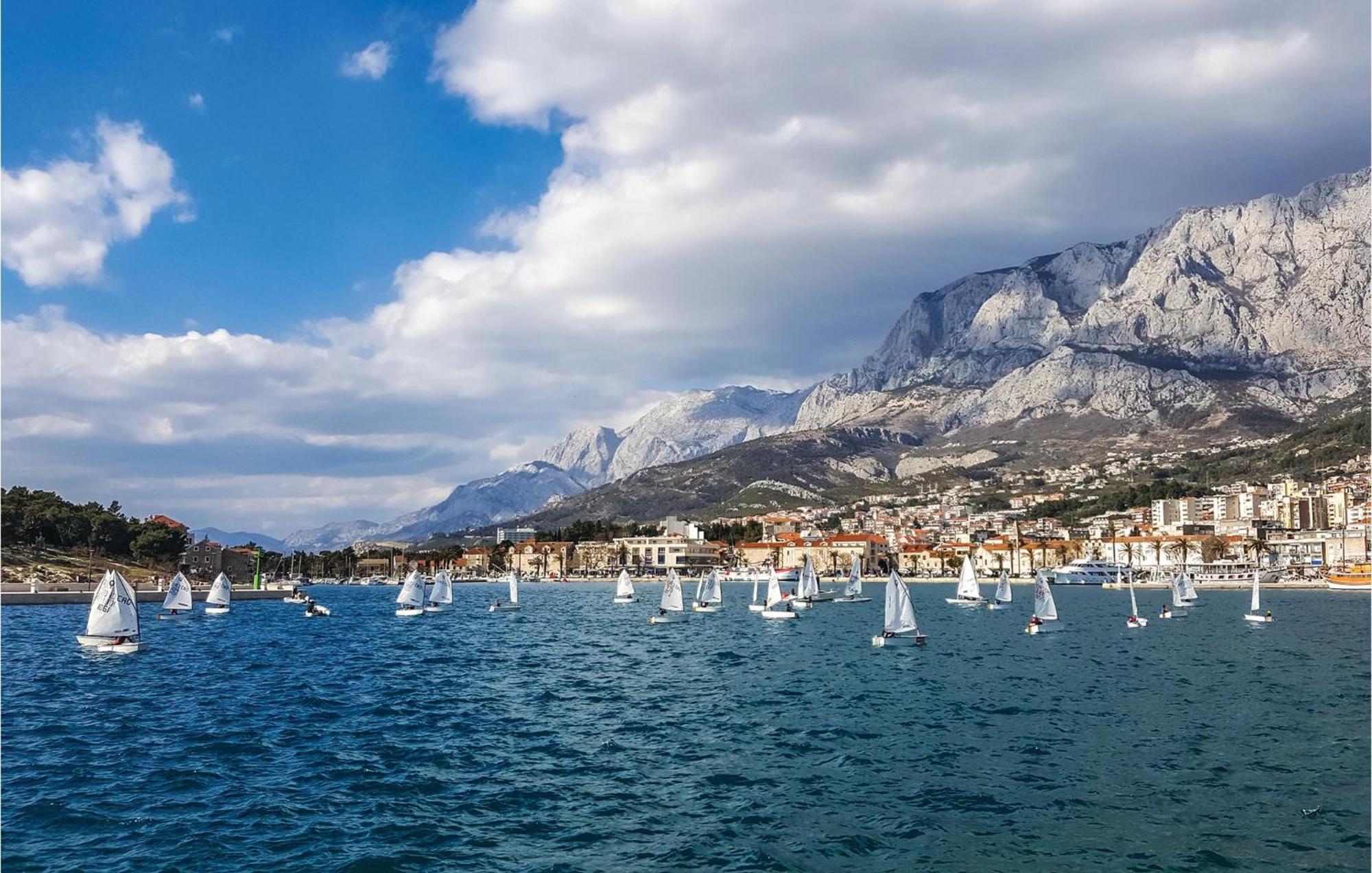 Lovely Apartment In Makarska With Kitchenette Dış mekan fotoğraf