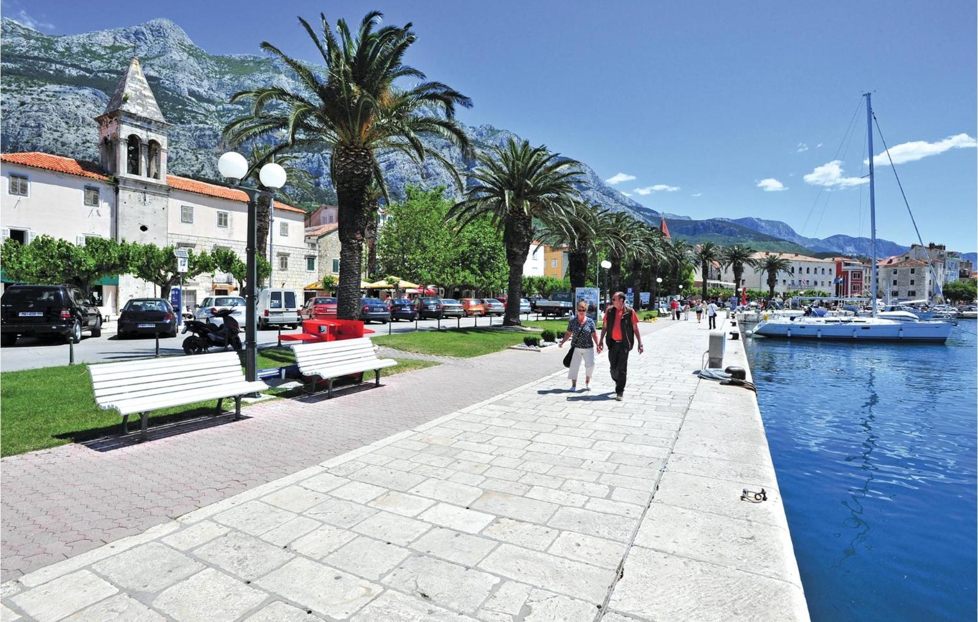 Lovely Apartment In Makarska With Kitchenette Dış mekan fotoğraf
