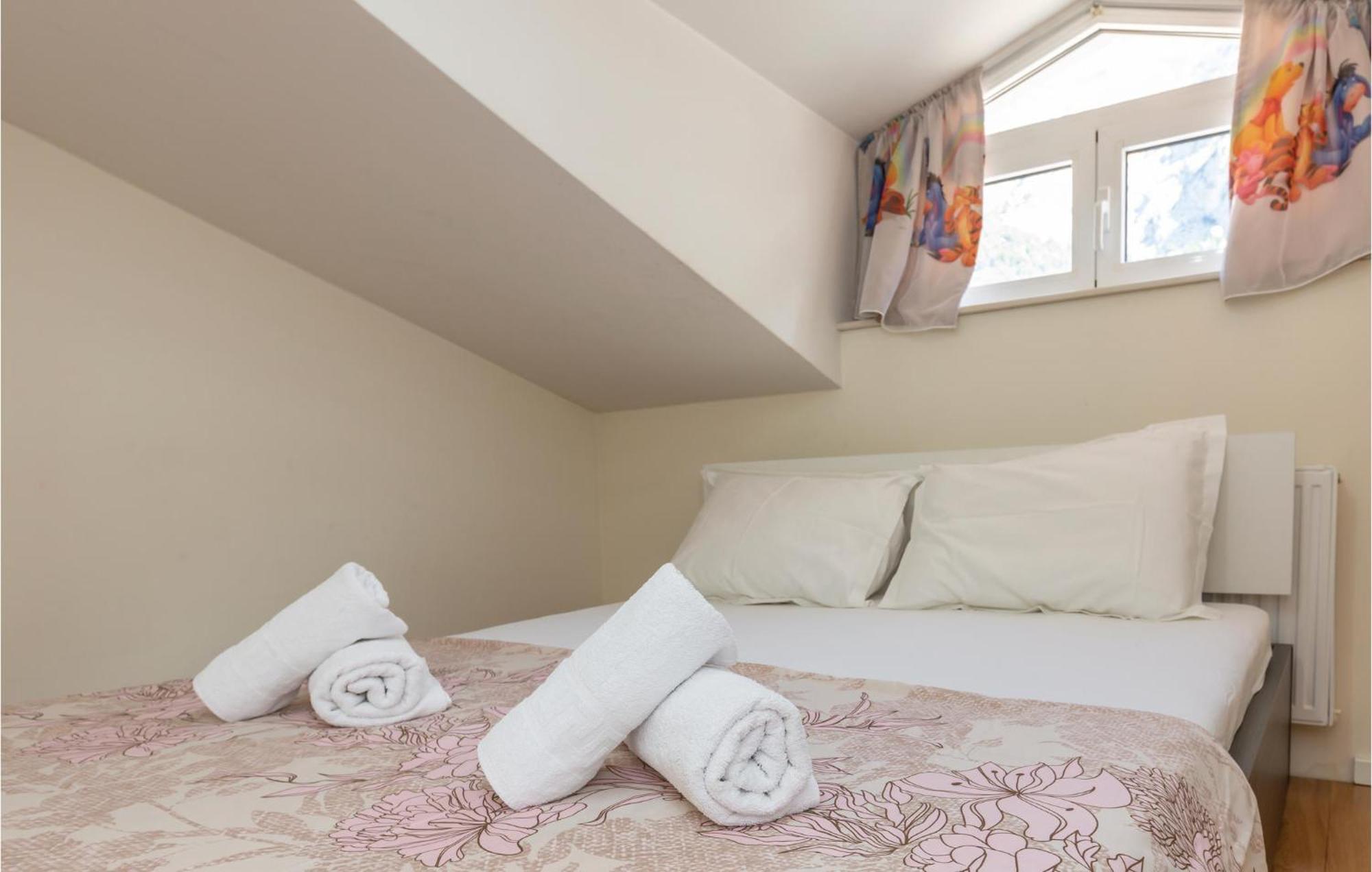 Lovely Apartment In Makarska With Kitchenette Dış mekan fotoğraf