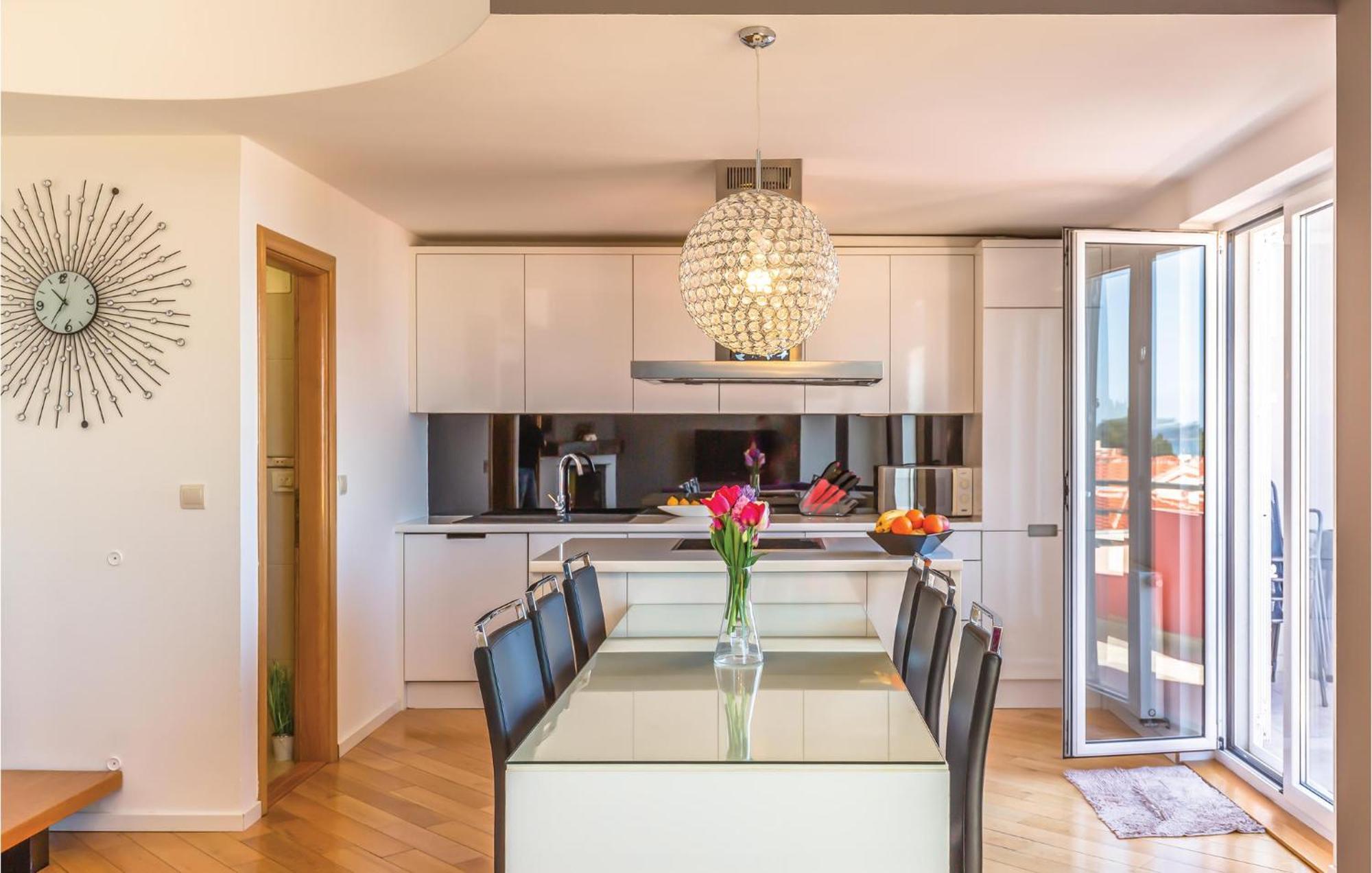 Lovely Apartment In Makarska With Kitchenette Dış mekan fotoğraf