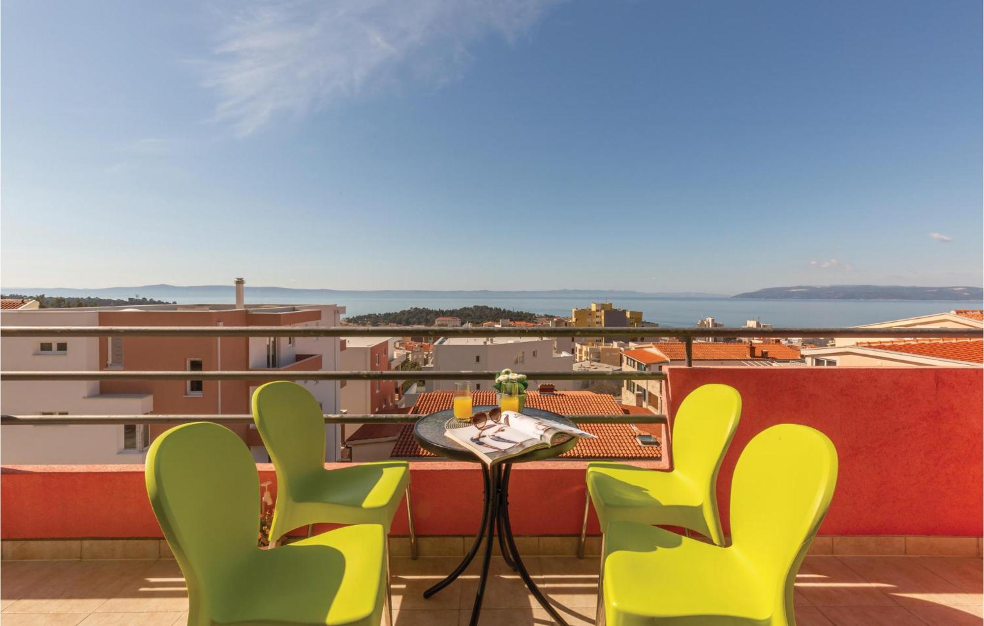 Lovely Apartment In Makarska With Kitchenette Dış mekan fotoğraf